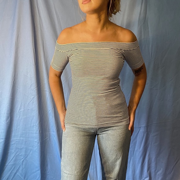 J Crew Off-the-Shoulder Top - Picture 4 of 4